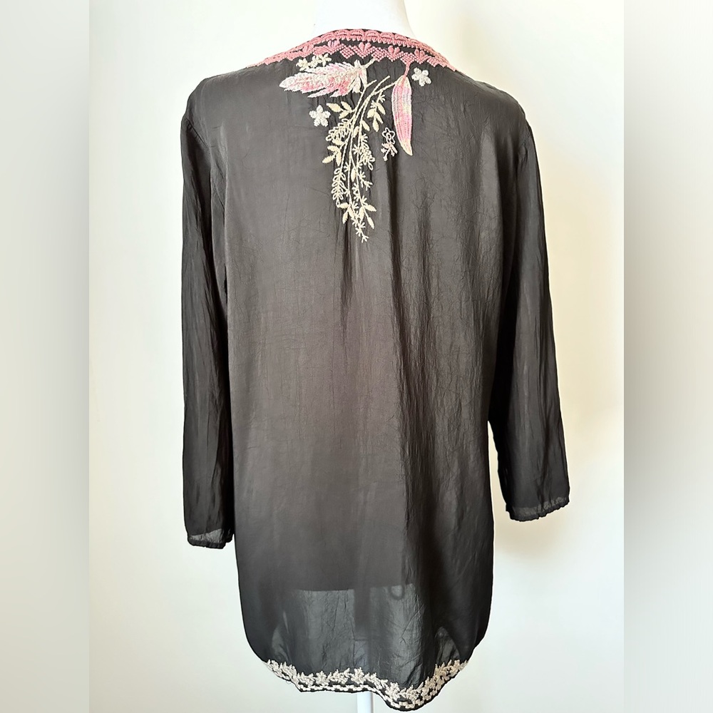 JOHNNY WAS Embroidered V-Neck Tunic Top Women’s Size Medium - Picture 4 of 8